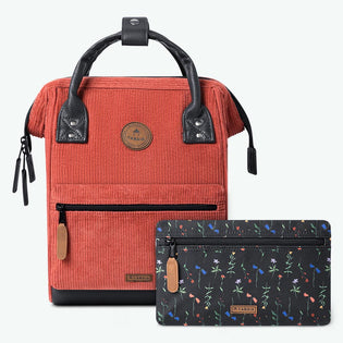 adventurer-rojo-mini-mochila-cabaia-reinventa-los-accesorios-para-mujeres-hombres-y-ninos-mochilas-bolsos-de-viaje-maletas-bolsos-bandolera-kits-de-viaje-gorros