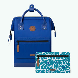 adventurer-azul-mediano-mochila-cabaia-reinventa-los-accesorios-para-mujeres-hombres-y-ninos-mochilas-bolsos-de-viaje-maletas-bolsos-bandolera-kits-de-viaje-gorros