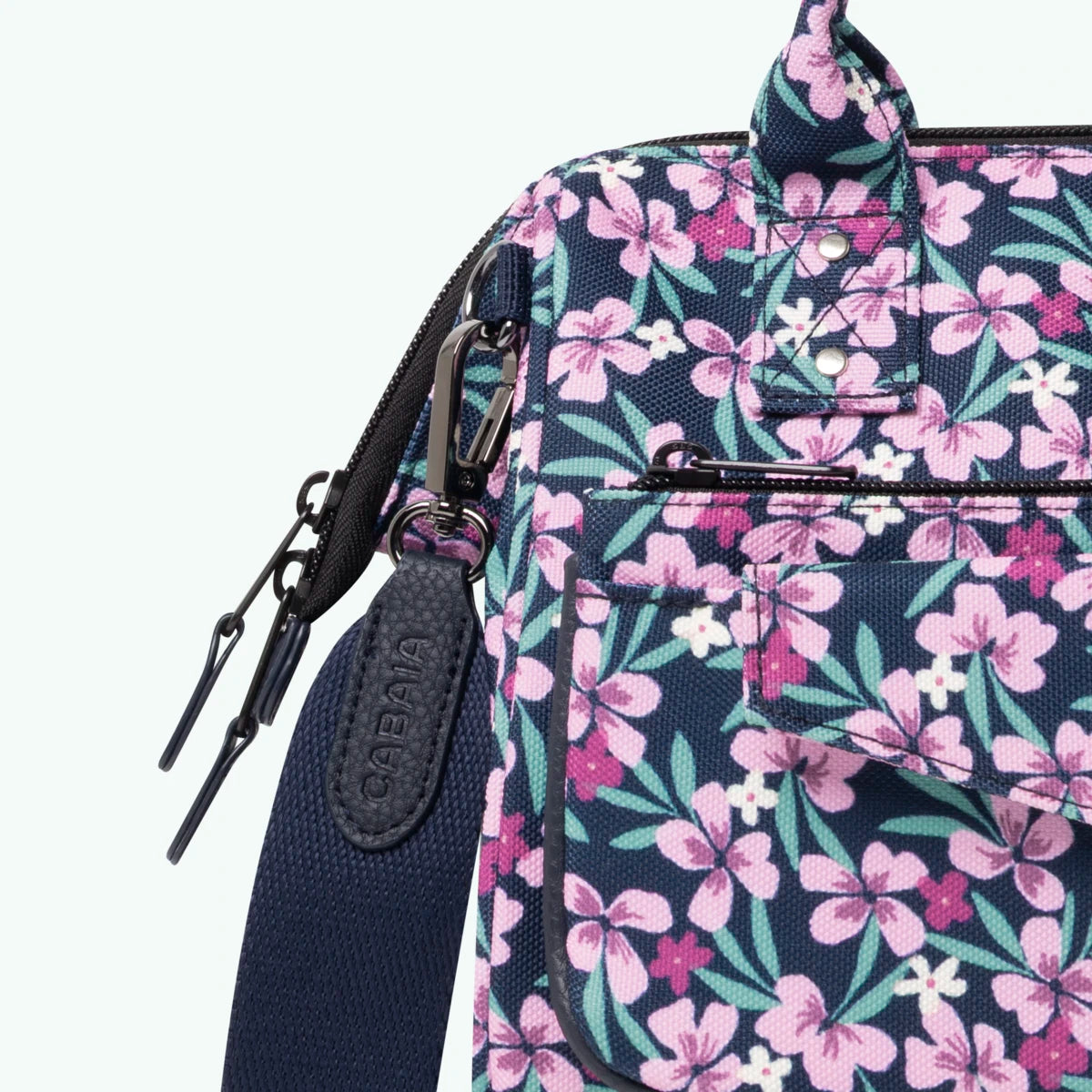 Adventurer Umhängetasche Crossbody M Cagliari - Cabaïa Europe - 