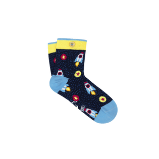unlosable-socks-wood-button-kids-sockkids20-luca-cabaia-herontwerpt-accessoires-voor-vrouwen-mannen-en-kinderen-rugzakken-reistassen-koffers-schoudertassen-reiskits-mutsen
